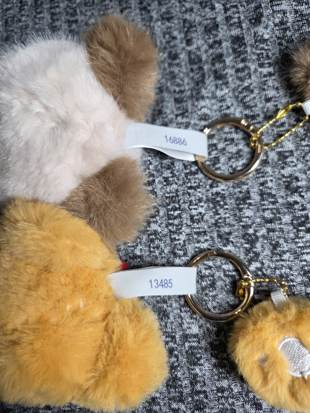 Samuel Kitten Paws Keychains - Picture 3 of 16